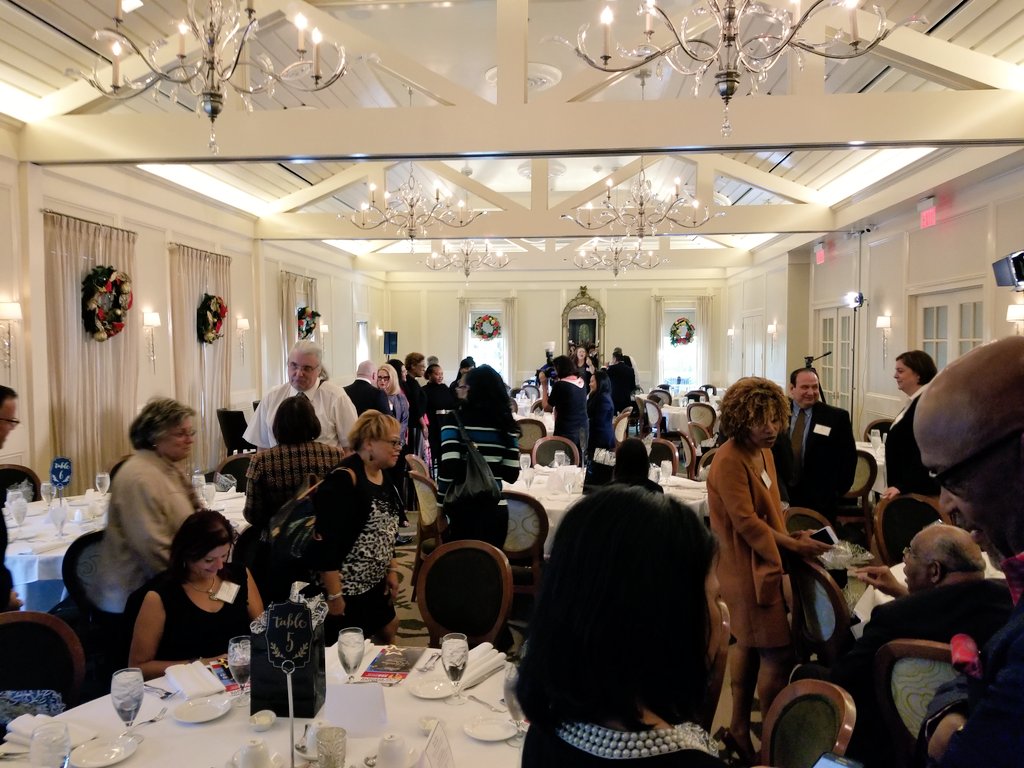 houstonstyle's tweet photo. We're honored to be at @BrennansHouston for @Comcast event to celebrate non-profit partners that are assisting with rebuilding efforts! 
#ComcastHoustonStrong
#TeamStyleMag https://t.co/2Yg8khvIYc