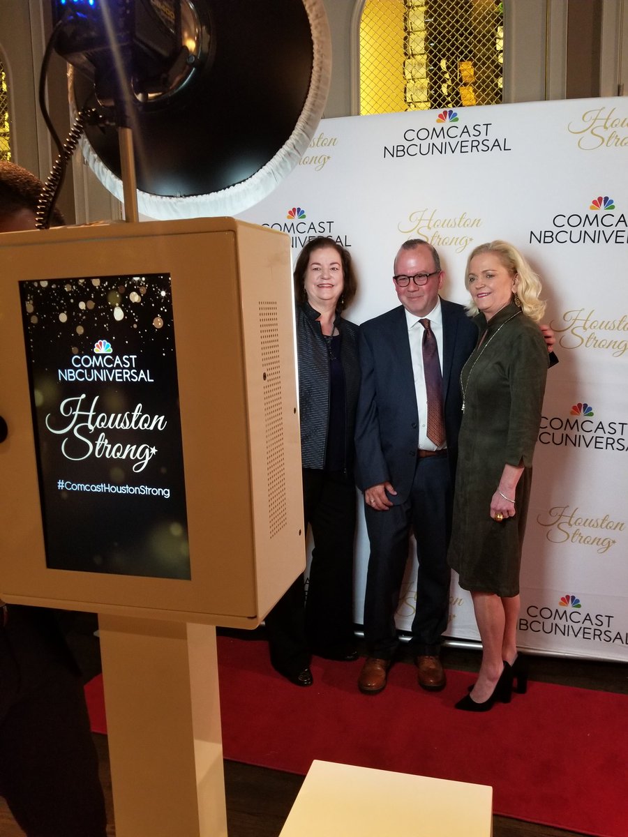 houstonstyle's tweet photo. We're honored to be at @BrennansHouston for @Comcast event to celebrate non-profit partners that are assisting with rebuilding efforts! 
#ComcastHoustonStrong
#TeamStyleMag https://t.co/2Yg8khvIYc