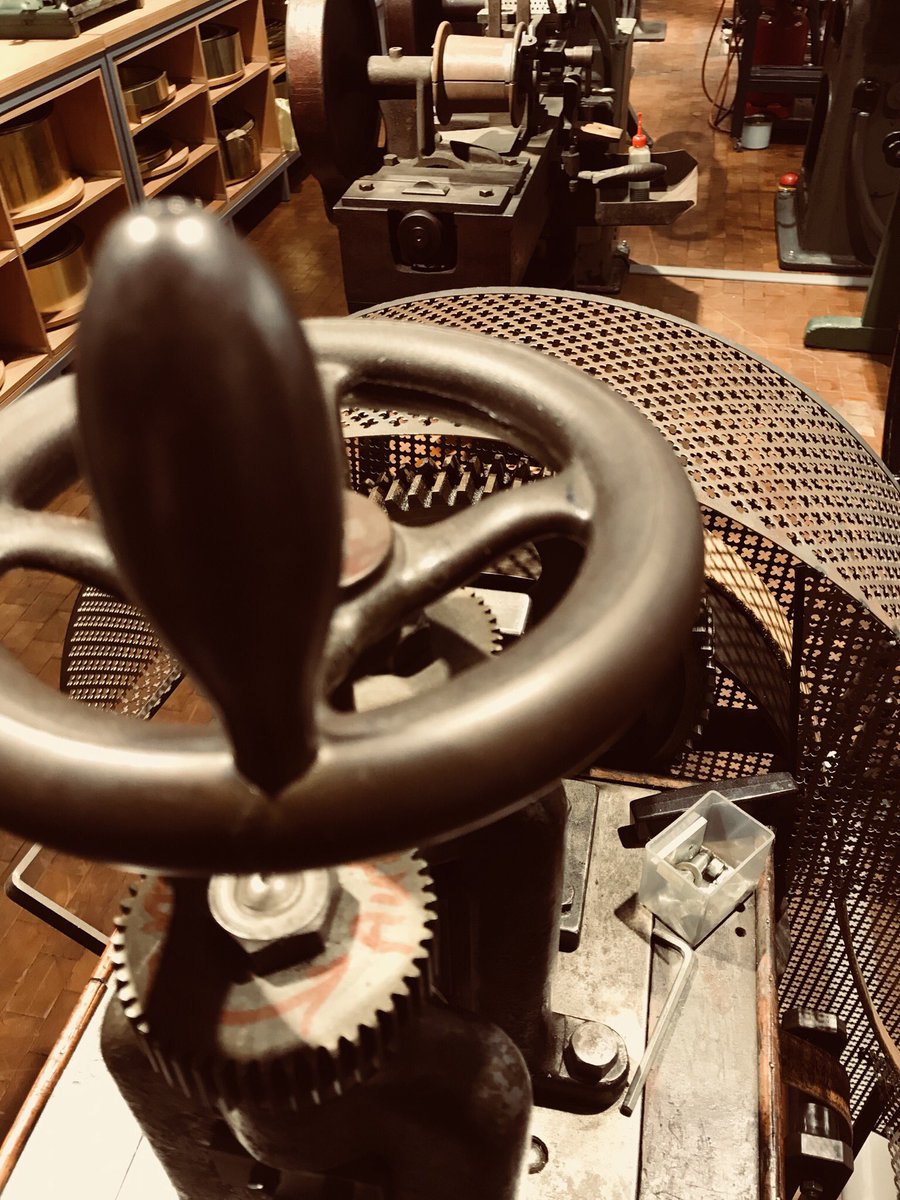 kulturfritzen's tweet photo. Kabinett 4: Die Zurichterei.

Hier werden die Rohmateralien für die anderen Kabinette vorbereitet.

#tweetuptuesday @Technikmuseum_B https://t.co/uI6SnLHBgo