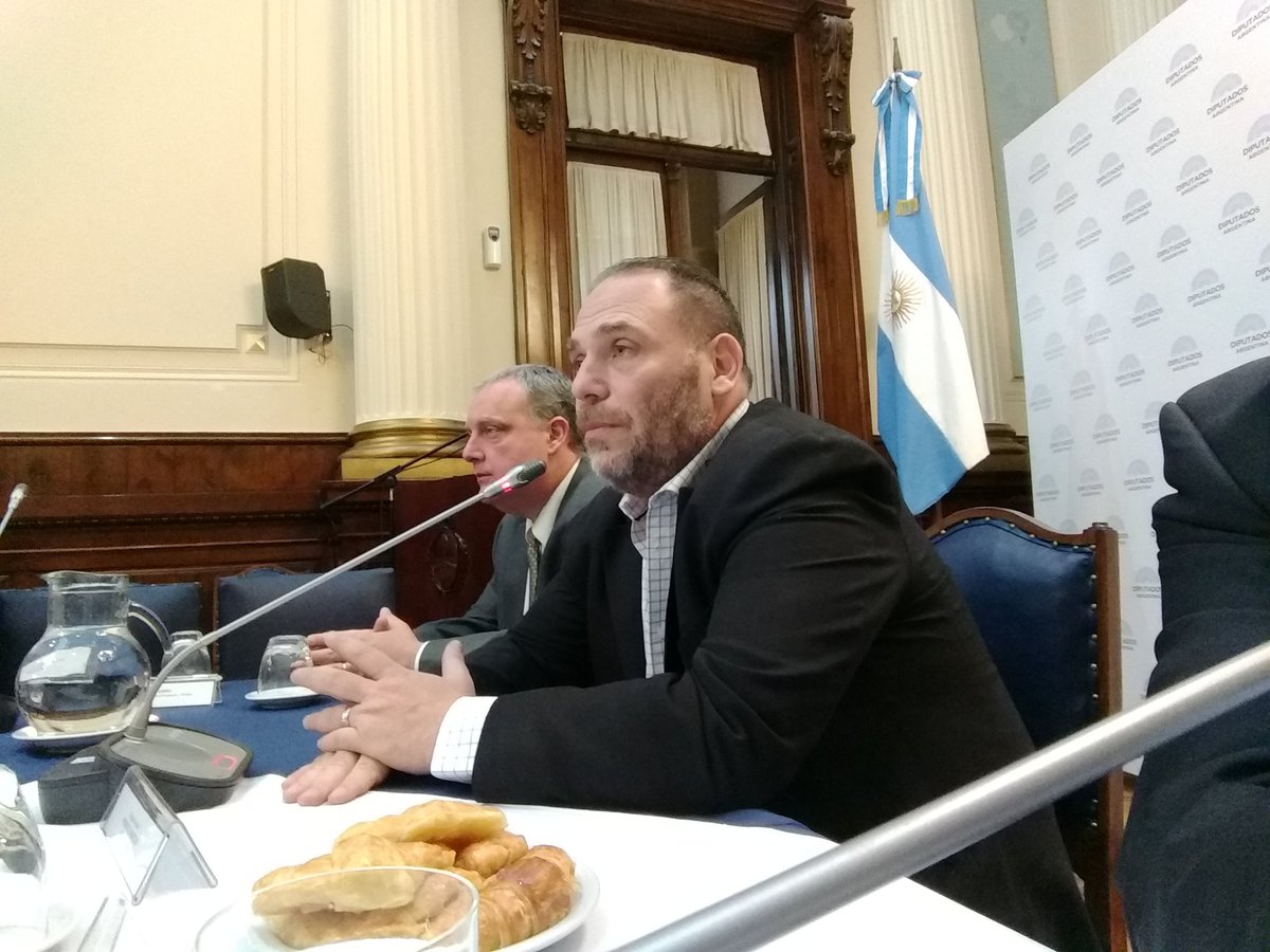 Junto a <a href="/mgwechsler/">Marcelo Wechsler</a> abriendo el Taller Nube y Gobierno en la HCD c/<a href="/CICOMRA/">CICOMRA</a> <a href="/lucasjolias/">lucas 🪪</a> @lpapagni @aleanderlic <a href="/ibengochea/">Ignacio Bengochea</a> <a href="/andresbursztyn/">Ing Andres Bursztyn</a> <a href="/mawessel/">Martin Wessel</a>