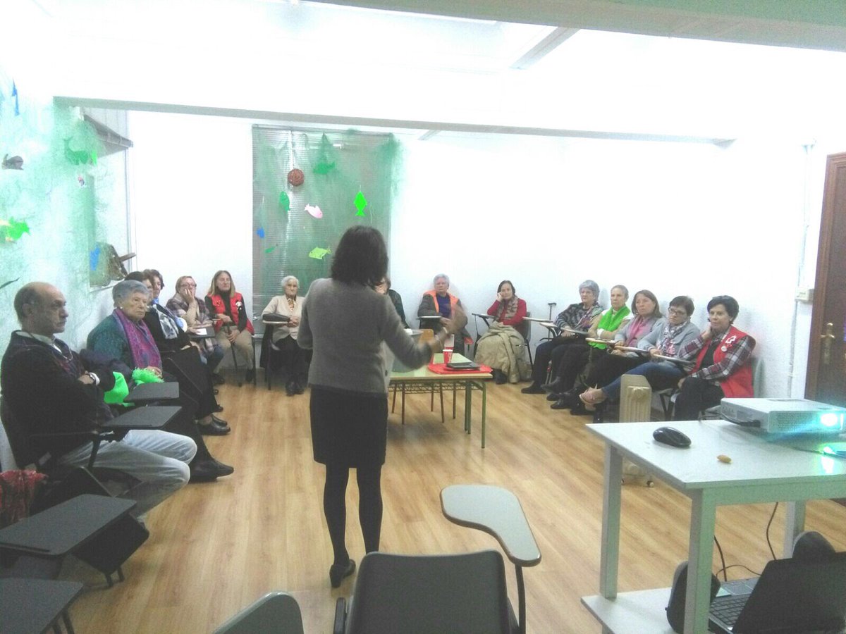 CRECantabria's tweet photo. Con este frío ❄️⛄️ que mejor que estar resguardado y bien acompañado 🙂😊 como lo están los mayores que participan en el proyecto Salud Constante de CR en #CastroUrdiales esta tarde en un taller sobre #Prevención del #Ictus #prevenirparavivir #salud https://t.co/swYTeU117h