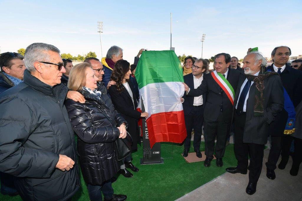 giomalago's tweet photo. Barletta... Il suo stadio e le strade dove si allenava il grande Pietro Mennea... Inaugurata la nuova pista insieme a Manuela Mennea, @LottiLuca, il Presidente della FIDAL Giomi, il Sindaco Cascella e il Segretario Generale del CONI Fabbricini https://t.co/cX52sP9ko3