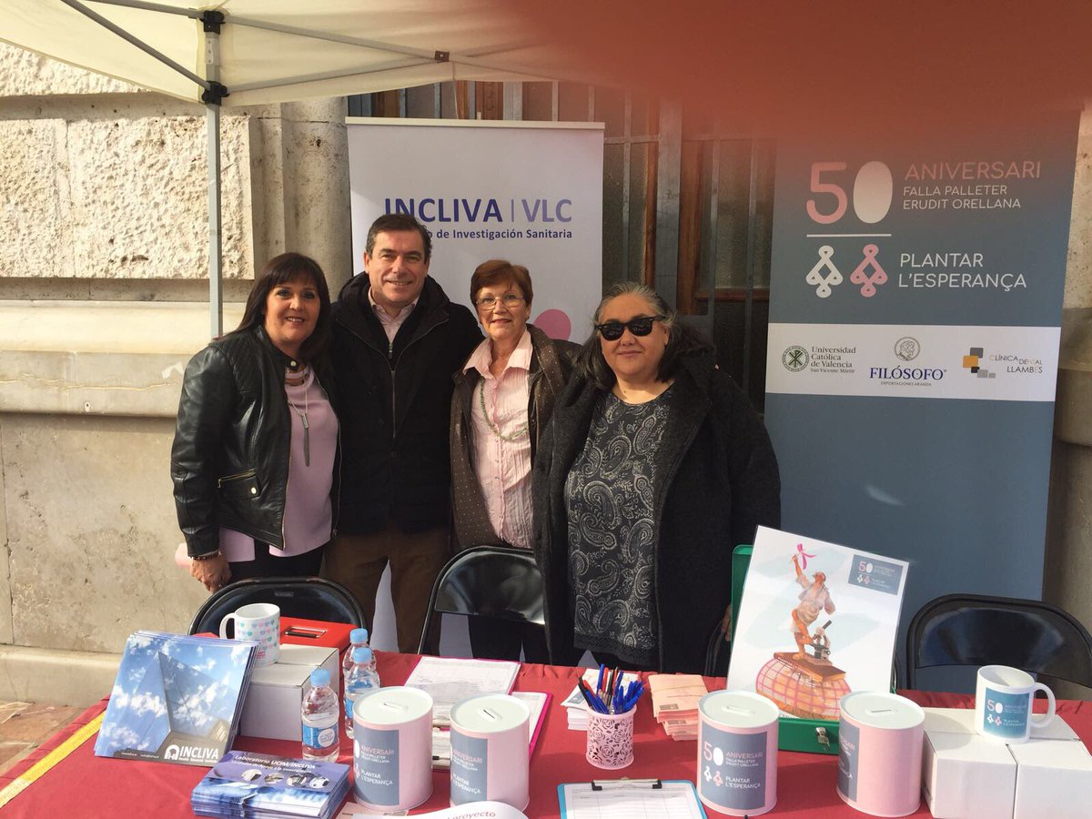 Mariola42's tweet photo. Esta mañana colaborando en el 50@ aniversario de la falla palleter en colaboración con @incliva_iis y el Cancer de Mama. " Plantar Esperanza" con @santibenlli #ColaboraEnElProyecto https://t.co/sXzFp68qb6