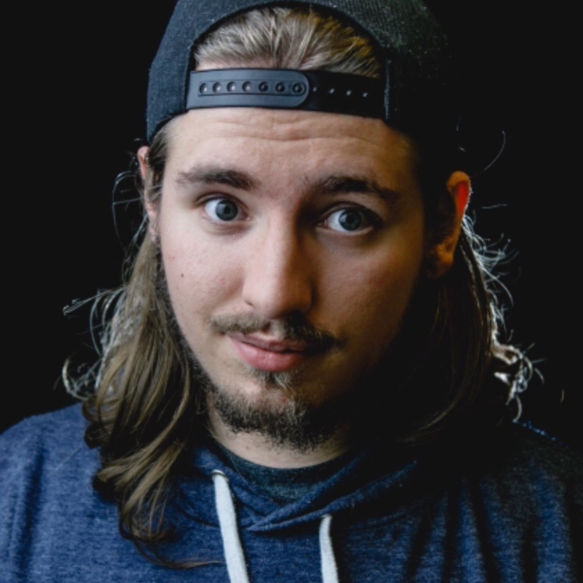 ExposedFilm's tweet photo. Meet the Team!
Robyn is our Editor with an interest in the moving image and passion for visual storytelling. He also works as a photographer.

#exposedshortfilm #short #graduate #film #editor #photography #greenwich https://t.co/V5v976X0g0