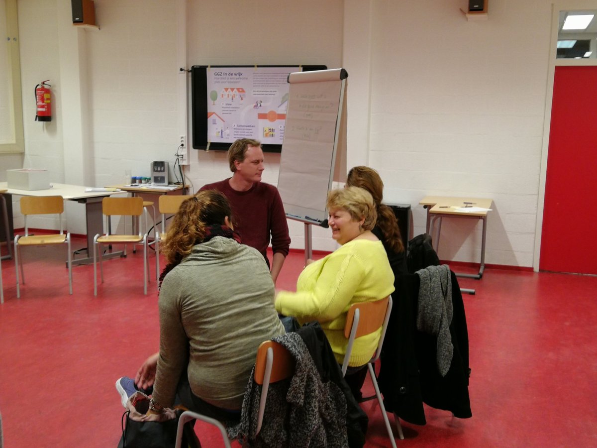 GemZaanstad's tweet photo. Veel inwoners tijdens in gesprek over (goede) hulp en ondersteuning in Zaanstad. In themagroepen wordt gesproken over wonen voor bijzondere doelgroepen, het ontdekken én benutten van talent en er is een open Inloophoek. https://t.co/84igA4Ien2 https://t.co/a22cTe34Mz