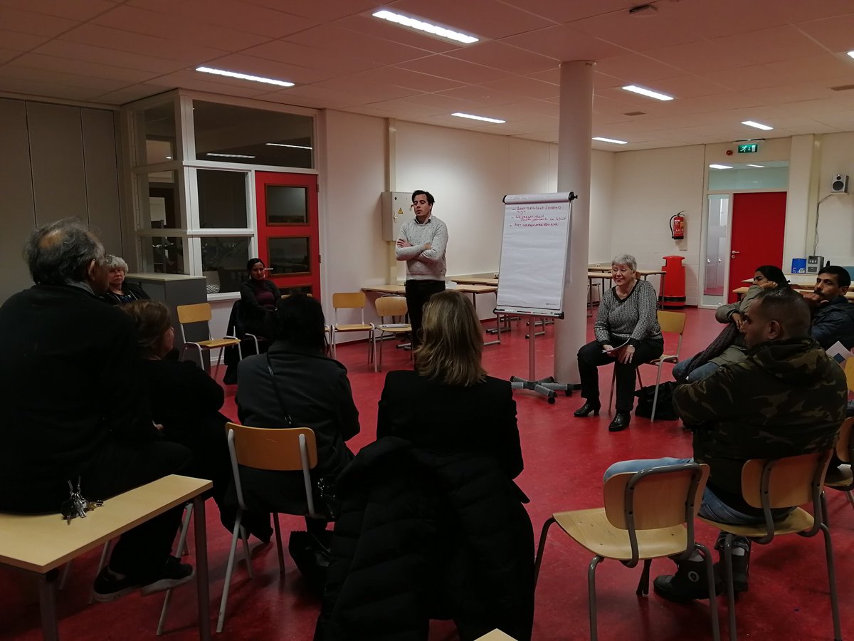 GemZaanstad's tweet photo. Veel inwoners tijdens in gesprek over (goede) hulp en ondersteuning in Zaanstad. In themagroepen wordt gesproken over wonen voor bijzondere doelgroepen, het ontdekken én benutten van talent en er is een open Inloophoek. https://t.co/84igA4Ien2 https://t.co/a22cTe34Mz