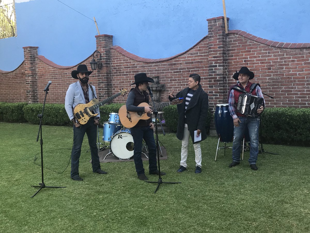 Sergitogomez13's tweet photo. Cantando en vivo esta mañana @GTendenzia #LoProhibido en el programa @TuCiudad_Es en @Capital_21 gracias @danieltvherrera @TEREAGUILERAH por el apoyo https://t.co/3sw2XXWM0E