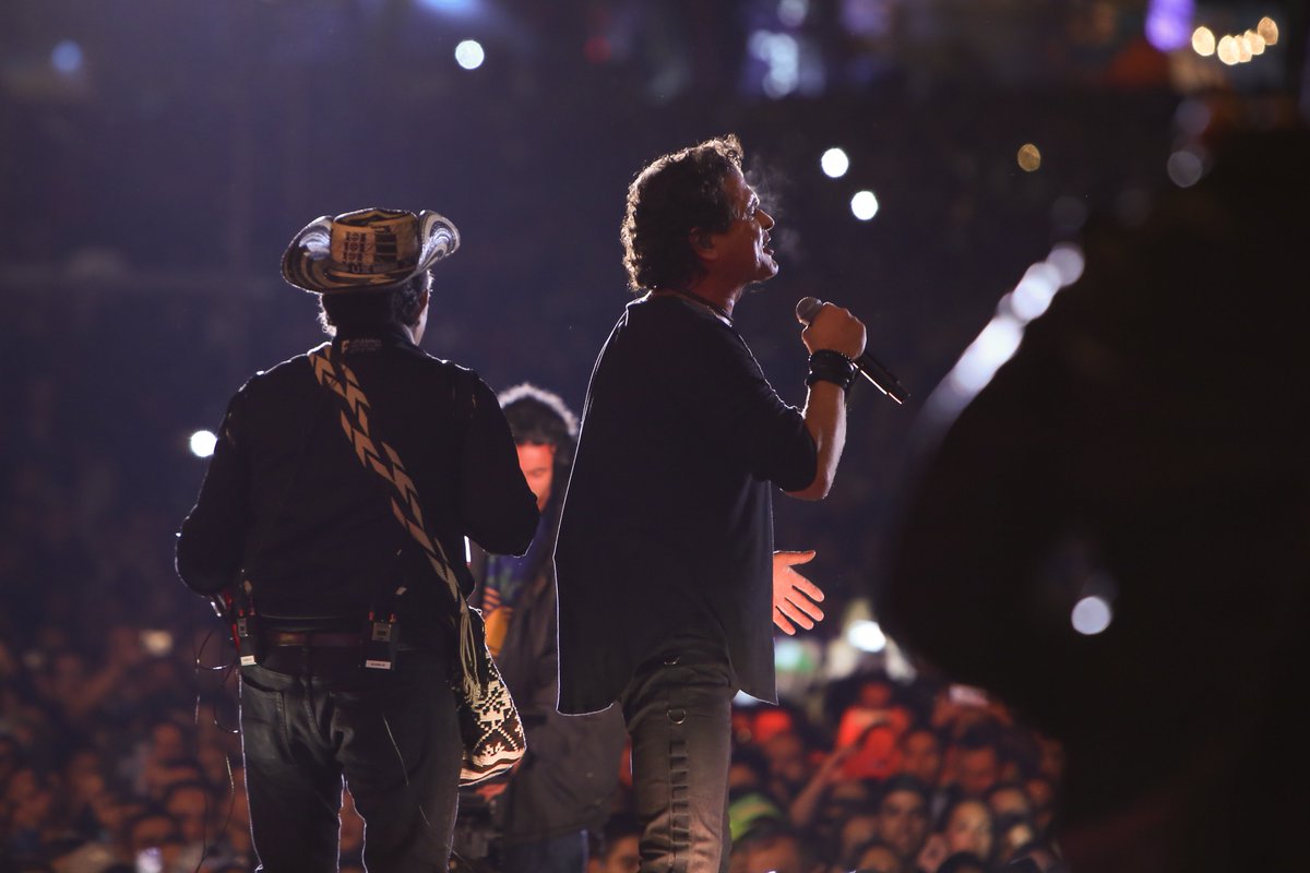 LaMega's tweet photo. Gracias @carlosvives por cumplirnos el sueño de tenerte en #Megaland2017 https://t.co/ciqNFdS5wN