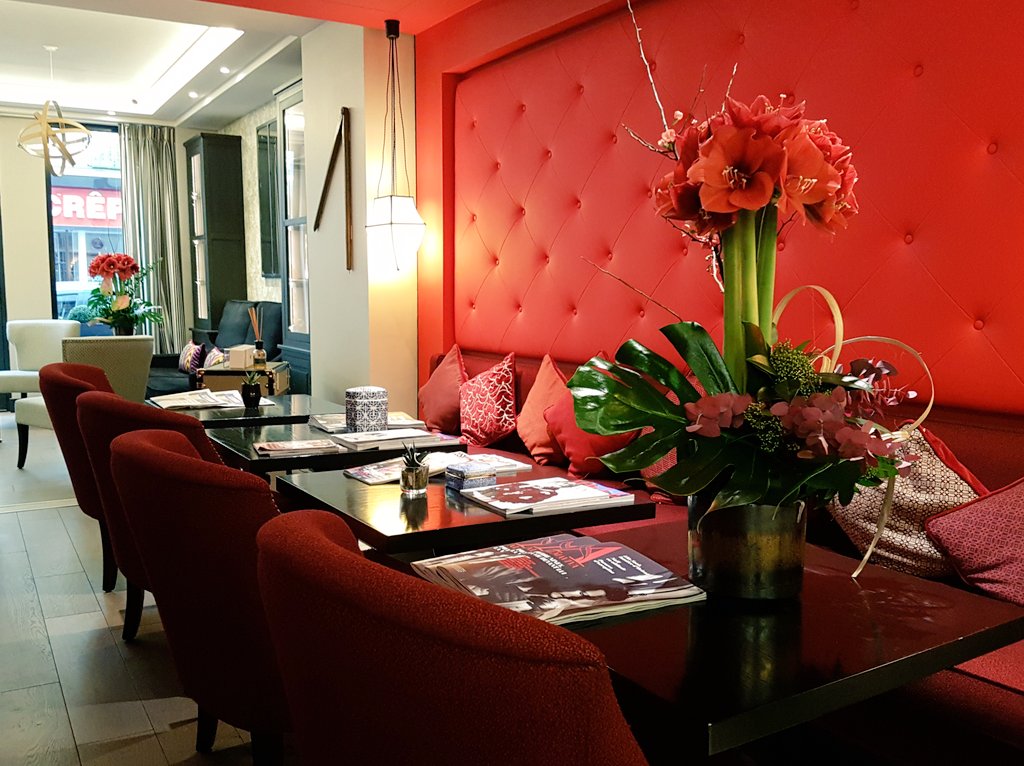 ChrysoulaManika's tweet photo. The Nordic Pavilion at the @GustaveHotel is a great place to enjoy a glass of wine. It has a very relaxing and warm atmosphere. #gustavehotel #gustavehotelparis https://t.co/45RFukD5TN