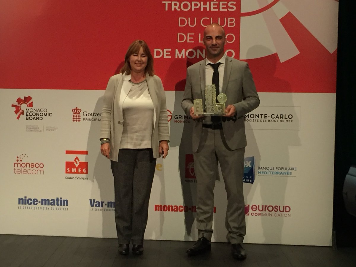 NiceMatinEco's tweet photo. #TrophéeClubEcoMM. Semco a inventé et breveté le #Sempack. Ce packaging, au design s'inspirant de la poche à douille, peut tenir debout aussi bien tête en haut que tête en bas. Il est 100% écoresponsable, est produit avec 3 fois moins de matière et 50% de film en moins. https://t.co/hVLfTL018r