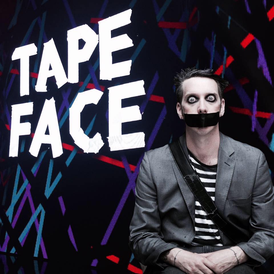 Heute in drei Wochen steht <a href="/TapeFaceBoy/">Tape Face</a> endlich wieder bei uns in München auf der Bühne. Wir werden natürlich versuchen euch den ein oder anderen Einblick hinter die Kulissen des sprachlosen Comedians zu geben! 🤫
Habt ihr schon eure Karten?
pa-co.eu/tickets