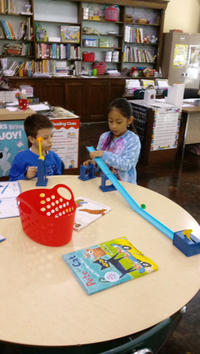 DWSMediaCenter's tweet image. Experimenting with all types of Simple Machines before we apply them to our inventions. #weebuild