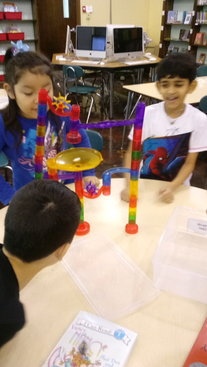 DWSMediaCenter's tweet image. Experimenting with all types of Simple Machines before we apply them to our inventions. #weebuild