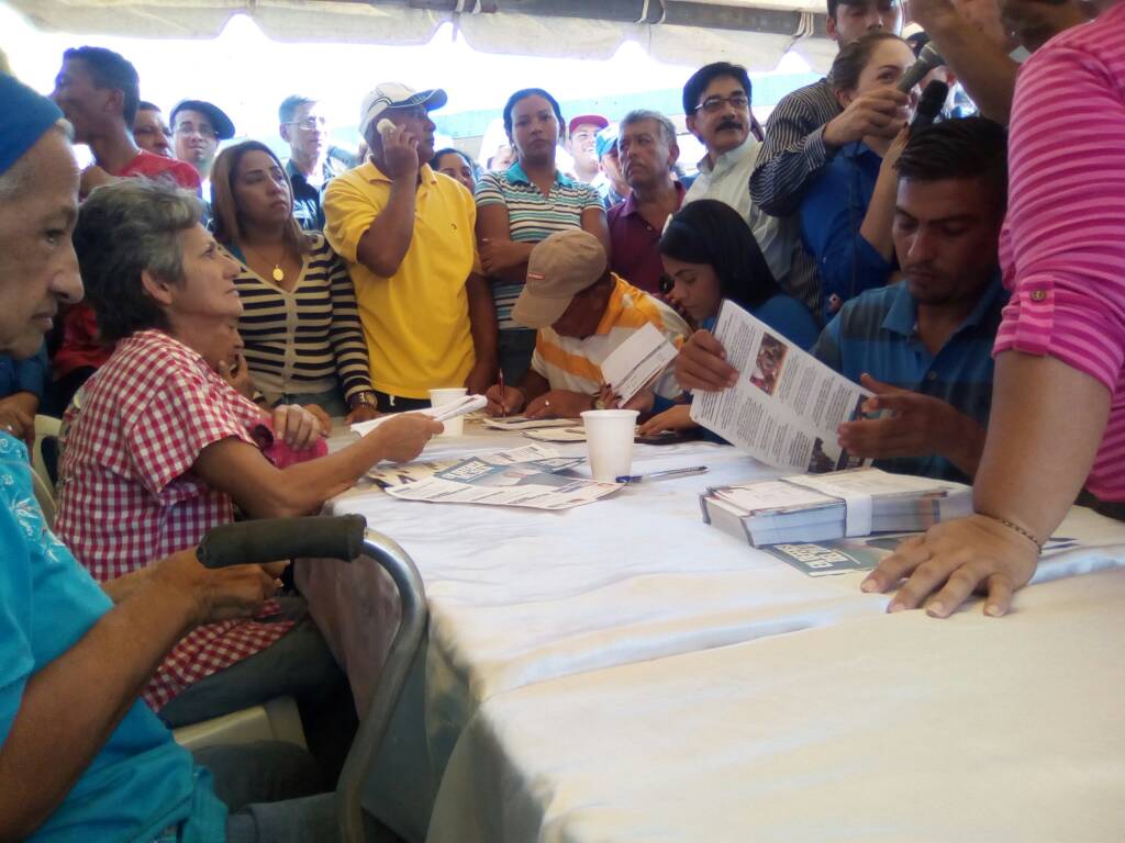 jcfernandezm's tweet photo. Ya inició el primer censo para el Programa de Mejoramiento de Viviendas. Avanzamos en la recuperación de la calidad de vida de los Zulianos #EnDefensaDelZulia
#EnDefensaDeMaracaibo https://t.co/fAWqT1BU96