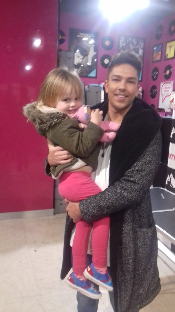 gottafadeout's tweet photo. Oh my good god I'm in heaven right now 😍😍😍😍😍😍 @MattTerry93 https://t.co/i9qwBDla2h