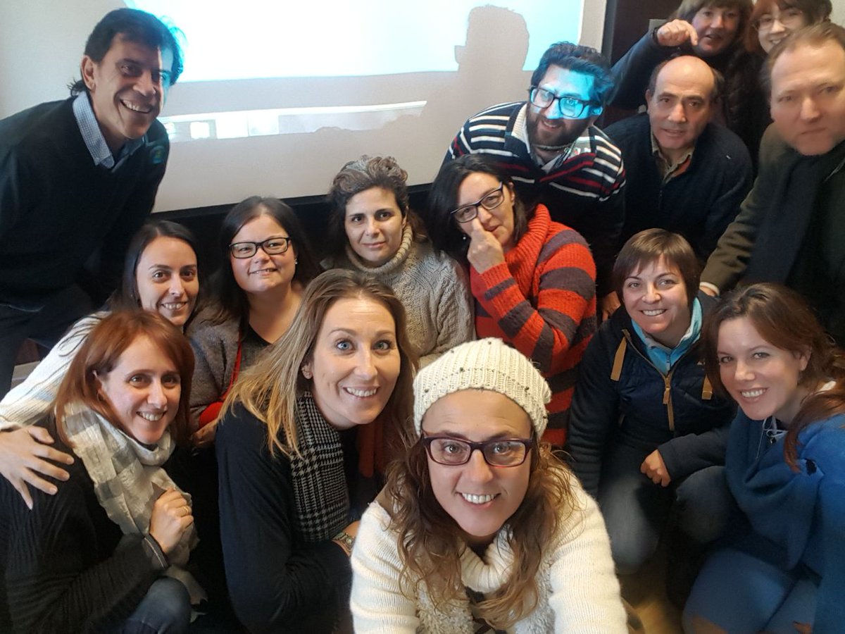 TxemaDaluz's tweet photo. No hay nada más motivador que poder participar en la formación de futuros emprendedores del sector turístico de la mano de Alexandra Touza en @depontevedra
#formación #turismo #AFDXunta #DiputaciónPontevedra #emprendedores #marketingdigital #somosformadores https://t.co/lFxAEbBQrz