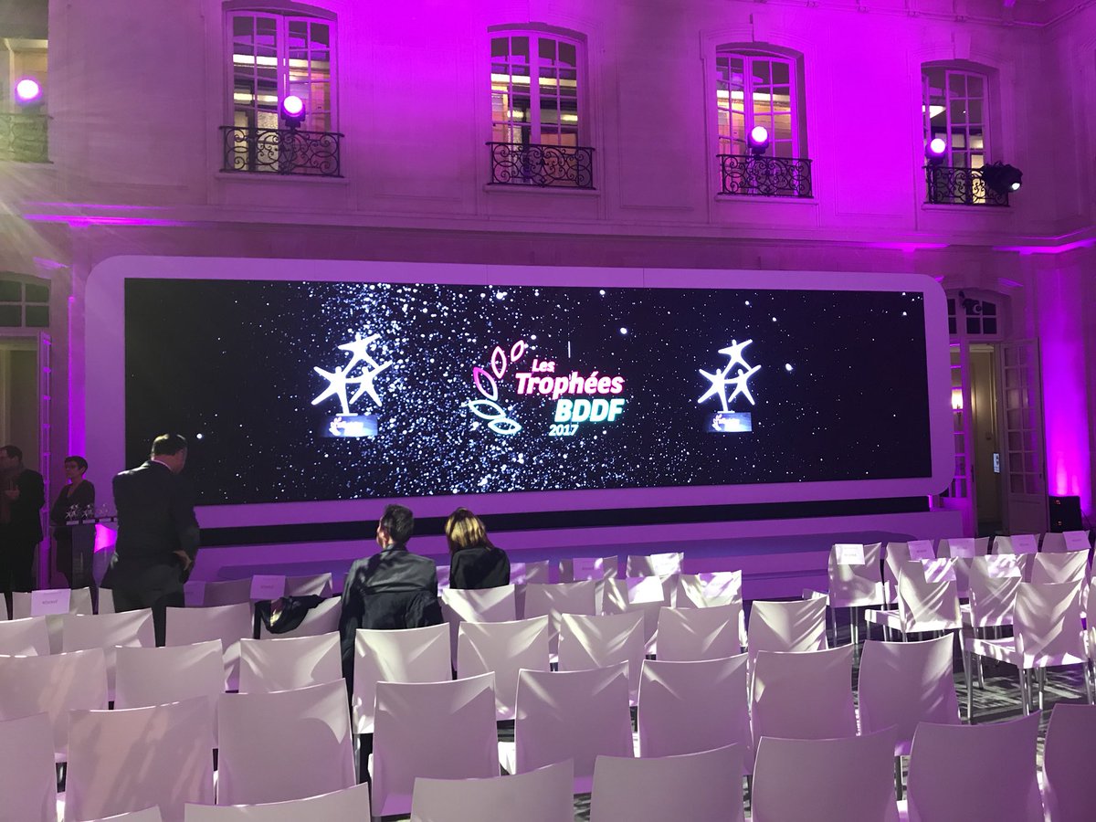 JLabialle's tweet photo. C’est parti pour les #trophéesBDDF de @BNPParibas. Objectif : récompenser les initiatives de collaborateurs qui s’investissent  et permettent à l’entreprise de rayonner dans de multiples domaines. https://t.co/bgcDGjCw7Z