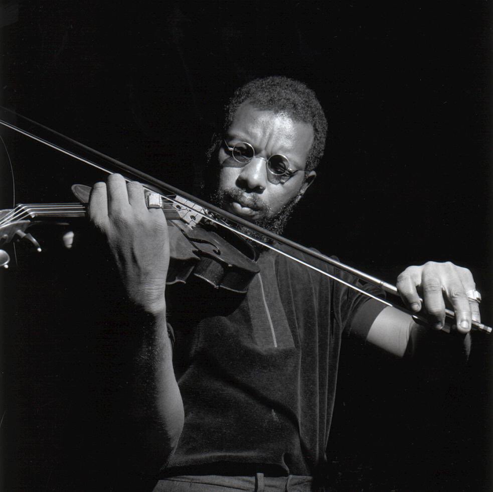 athens_ltd's tweet photo. The #portrait of #OrnetteColman in "The Empty Fox Hole" session at Englewood Cliffs, NJ, 1966.
#photography by #FrancisWolff https://t.co/GcTv5JL8cM
