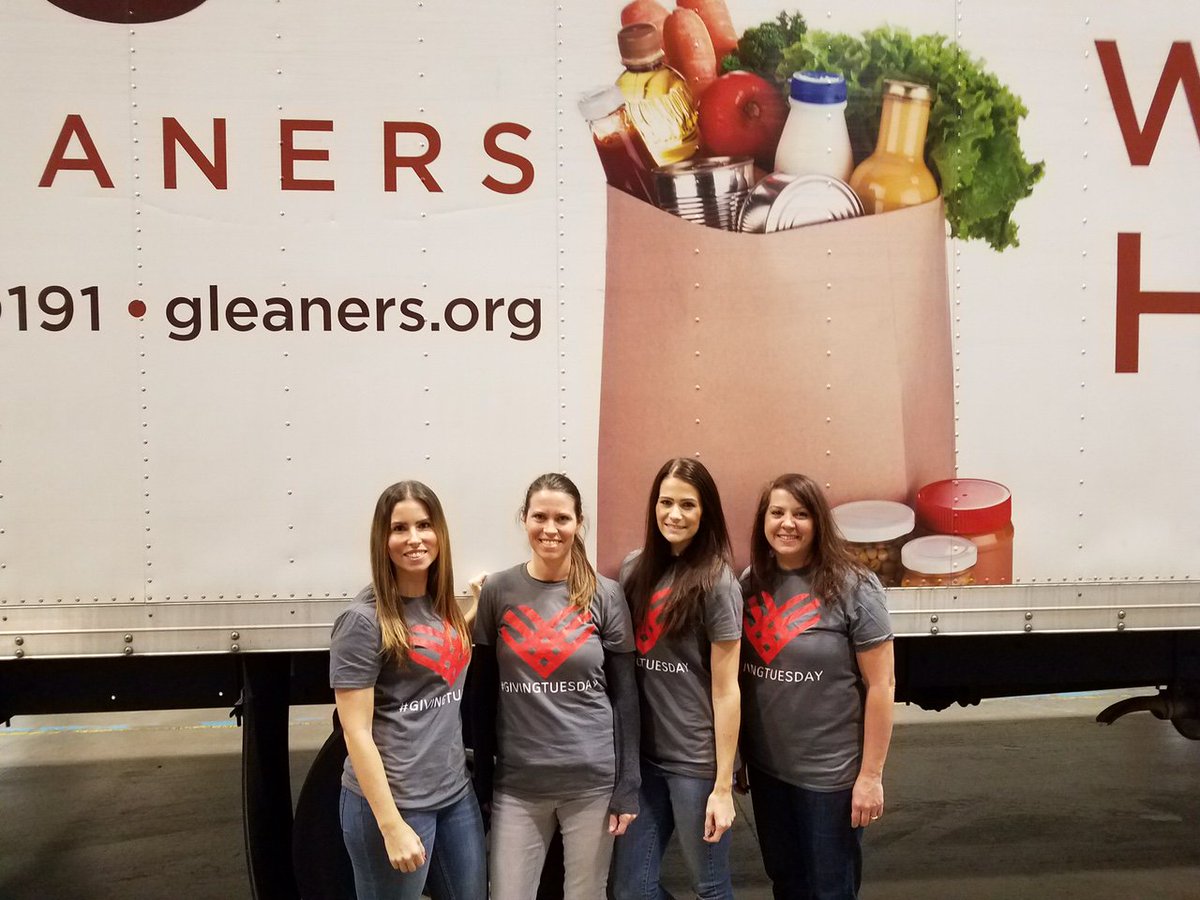 DirectEmployers's tweet photo. It's #GivingTuesday! To celebrate, some of our Marketing team spent the morning #volunteering at Gleaner's Food Bank. Is your organization giving back today? We'd love to hear about it! #HR #humanresources #WeAreDirectEmployers #YourDE https://t.co/gzoERQzz1e