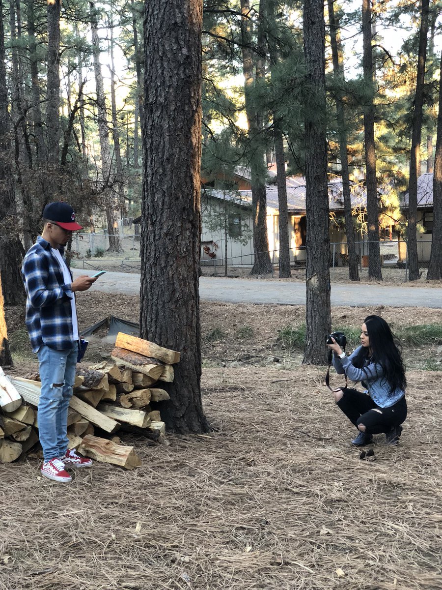 lesdomakeup's tweet photo. “wait babe don’t move..” https://t.co/9IhTLgd84o