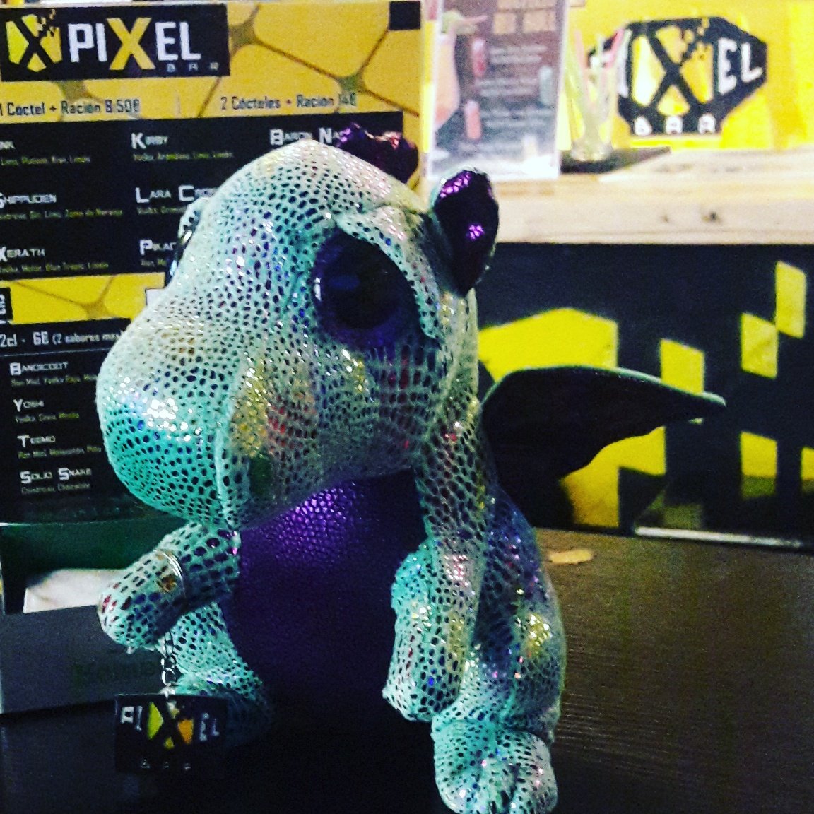 PixelBar_Madrid's tweet photo. Mirad nuestra nueva mascota del bar 😍😁 ¿Nos ayudais a encontrar un nombre? Gracias a #Edea para regalo 😘 #PixelExperience https://t.co/IrDsw0I1KC