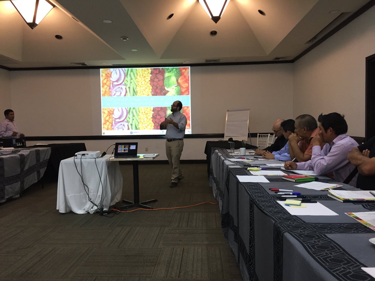 AGagroindustria's tweet photo. Avanzando el diseño del proyecto agoindustral planta tipo en el #agroparque de Tapachula con el #Ciatej, universidades y empresarios. https://t.co/OlIyb1OsmP