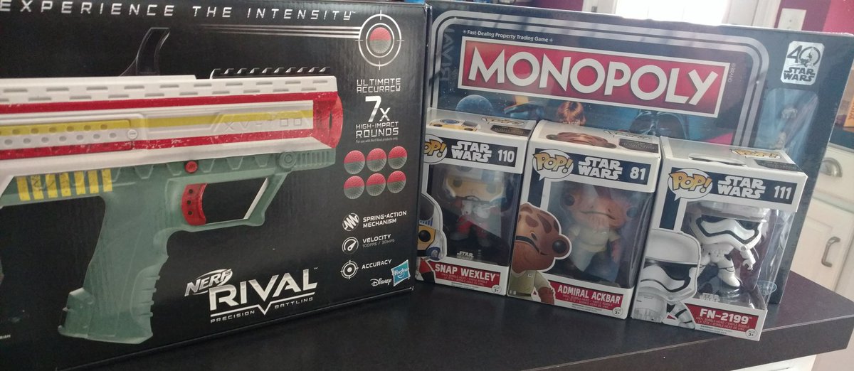 wendykraff's tweet photo. @SheSaved @SeeMomClick @GameStop Thanks so much for the amazing Star Wars Prize package! Happy Holidays 🎄 #GameStopBF https://t.co/p3ifOIM6Qc