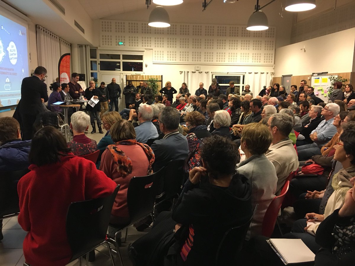 FleurMalouines's tweet photo. 🏅🗣 Alors comme ça, la chose publique n’intéresse plus les citoyens ? 
> 10e rencontres de quartiers
> 10e salle pleine !
#Nantes définitivement sur le podium des villes citoyennes ! #RegardsCroisés https://t.co/Z2TotObjcU