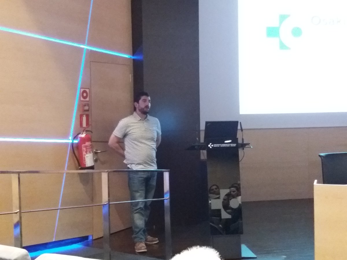 Proteomics_CNB's tweet photo. Neuroproteómica: descubriendo las alteraciones moleculares asociadas con la progresión de las enfermedades neurodegenerativas. Dr. Joaquín Fernández @navarrabiomed @biocrucesHRI #VIIIRCPC https://t.co/3NRemphX7e