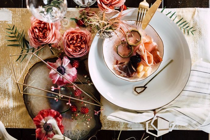 DistinctiveProp's tweet image. 5 Tips For Creating A Beautiful Holiday Tablescape This Year | Glitter Guide - bit.ly/2idvUfP