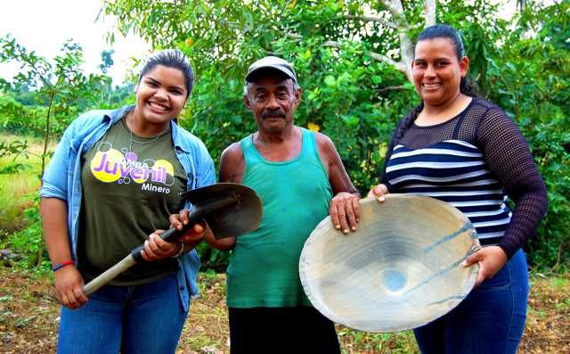 JOrtizComunas's tweet photo. Tal como ha dicho el presidente @NicolasMaduro, la política del Arco Minero del Orinoco debe profundizar la Revolución de Justicia, no podemos dejar qué se repita el viejo esquema del desarrollo minero destructivo. https://t.co/OWvQMTgy8T