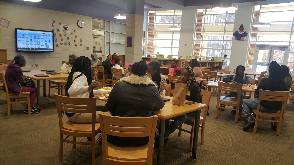 BMS_Parents's tweet photo. Happening now @APSBrown Reading Lunch and Learn with parents and thier students. 6th,7th & 8th graders facilitated by Mrs. Bivins
@TiaunaTcrooms @AssocSupBrown @apsupdate #NationalParentInvolvementMonth https://t.co/p9oJeoHtOt