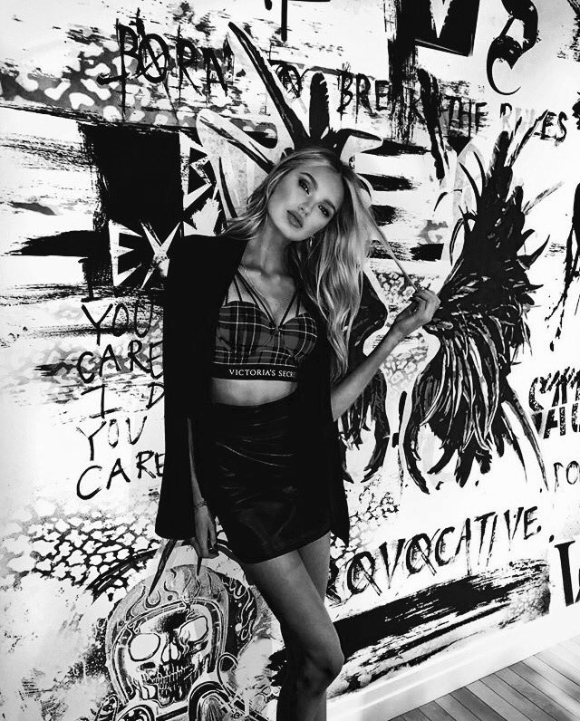 CamellaHWilson's tweet photo. "I’ll keep on singing til the day, I carry you away with my love song. Dov’è l’amore?" https://t.co/WCbgF3TE6E
