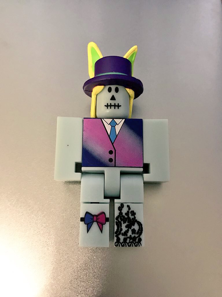 Evilartist On Twitter Im A Roblox Toy Im So Excited To - 