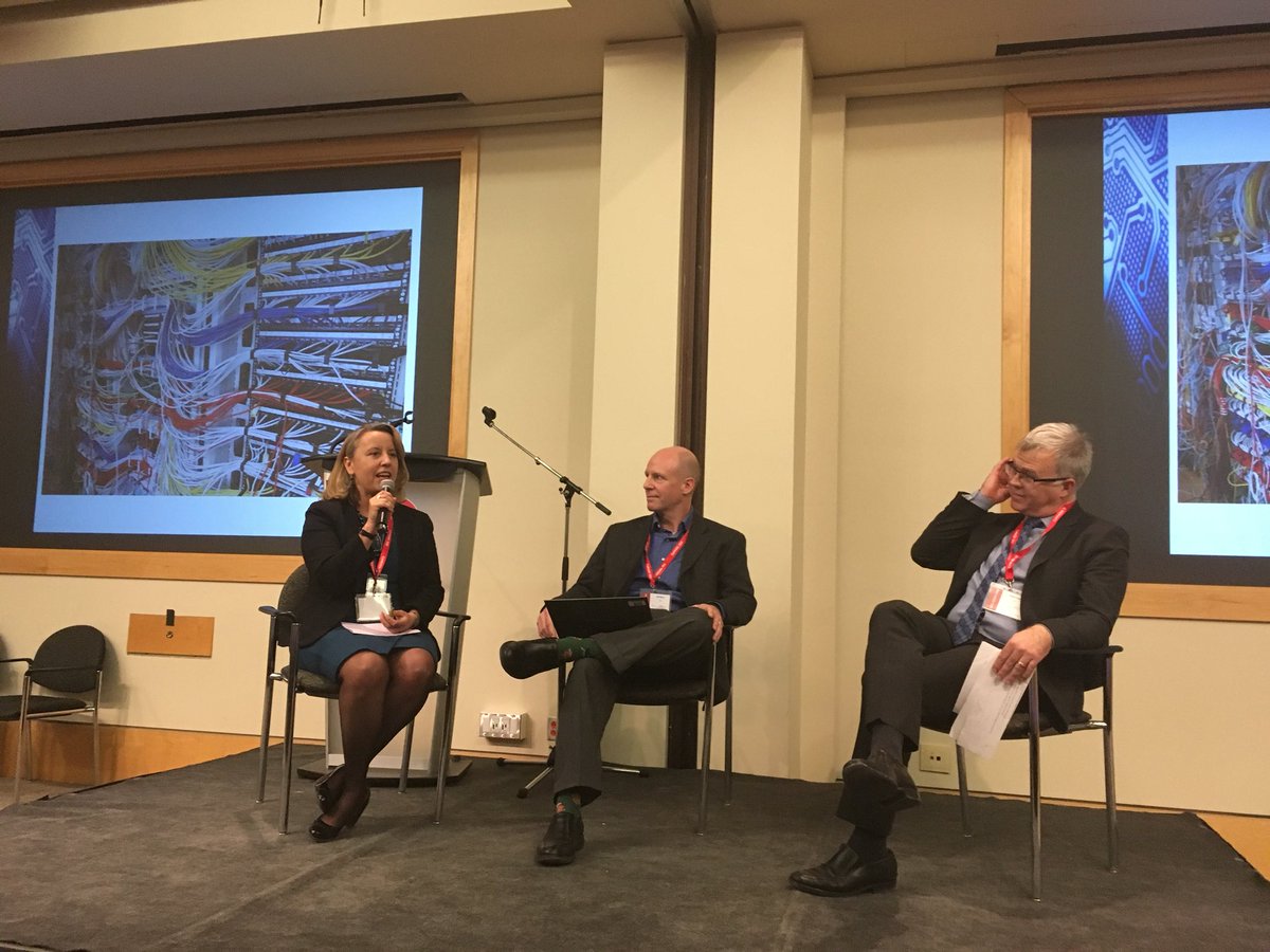 CRAMGN_RMGARC's tweet photo. C’est le temps pour le dernière café interactif du forum! #ARC_numerique // It’s time for the final interactive café of the Forum with Jeff Bloor, André Patry and @DumaisNat! #CRA_Digital https://t.co/2Zo3fbkS5c