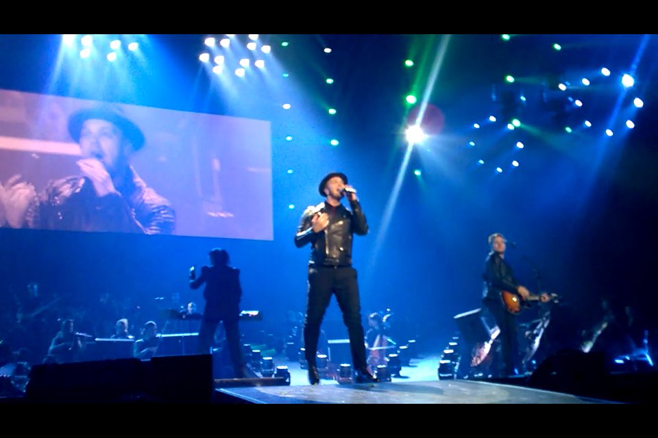 LeaCournede's tweet photo. Forever grateful for what @GavinDeGraw and @billy_norris did for us this day in Rotterdam ❤️❤️ #notp15 https://t.co/wPmUXFY3x0
