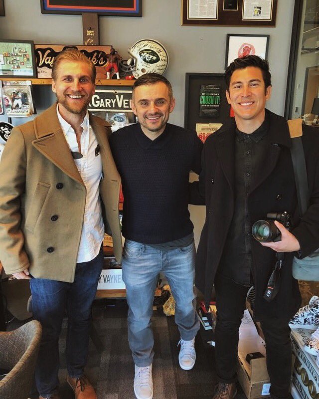 SwidzinskiMgmt's tweet photo. Amazing meeting @garyvee on our press tour for @RealRoyJonesJr Amazing show on #AskGaryVee !! Check out episode#243 !! 🚀🚀🔥🔥@theycallmenickk https://t.co/FiryXqYRvf