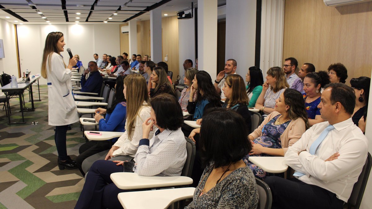 FEHOESP's tweet photo. Hoje foi dia de orientar os nossos colaboradores para o Novembro Azul e a importância da prevenção ao Câncer de Próstata.
A enfermeira Katia Monte, da Seguros Unimed foi a nossa palestrante.
#Saúde #NovembroAzul #Palestra #FEHOESP360 https://t.co/RpBox0B5OE