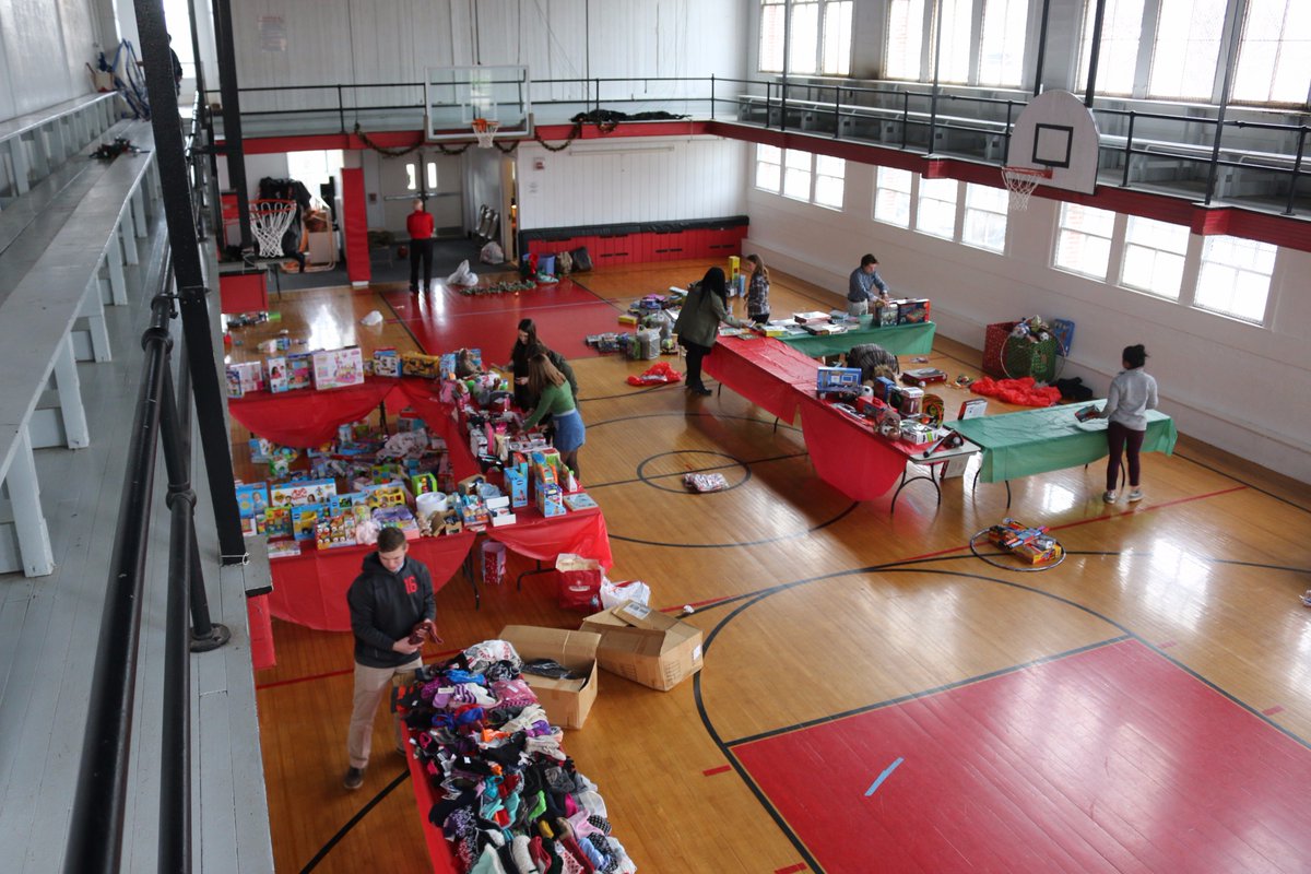 TPS_PeerLeaders's tweet photo. The HomeFront Holiday Party is almost upon us! The party is a 24-year Pennington tradition which offers our neighbors from HomeFront a luncheon, a visit with Santa, arts and crafts, music, and most importantly the dignity of choice with gifts galore. https://t.co/tquJaGIcAl