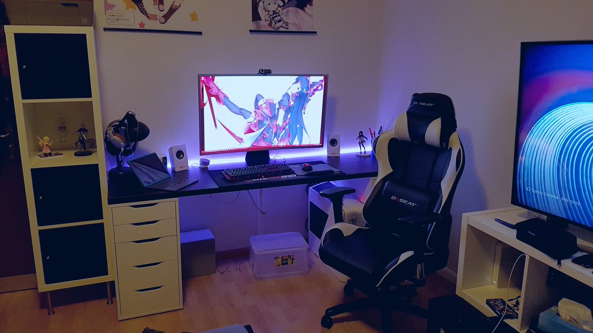 Nippelsalatt's tweet photo. New office space :)
#pc #gaming #rgb #led #razer #intel #nvidia #setup #nerd #geek #noreallife #anime #hentai #dxseat #chair #table #ipad #air #2 #monitor #40inch #philips #curved #sli https://t.co/SJyediDqR0