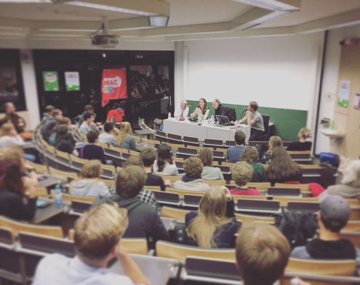 Comac_BE's tweet photo. “Klimaattop : geslaagd of tweede zit” panelgesprek georganiseert door Comac op de #UAntwerpen met @TomDMeester (@pvdabelgie), @Natalie_ClimEx (#ClimateExpress) en Ludo De Witte 
#Klimaat #Climate #ClimateJustice #RedIsTheNewGreen #studente4change https://t.co/pC44dHkp5T