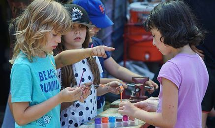 play_groundnyc's tweet image. If you have a kid, know a kid, believe in play... help us bring more kids to play:groundNYC next year! #GivingTuesday #PlayFreeNYC #play #children #risks
buff.ly/2Ad1vVg