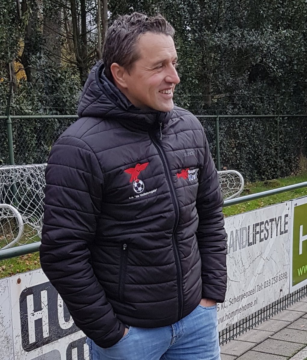 valleivogels1's tweet photo. Breaking News! Dennis van der Steen ( @delasteinho ) verlaat aan het einde van dit seizoen @valleivogels1. Na één kampioenschap en twee periodetitels en de huidige zesde positie gaat Dennis op zoek naar een nieuwe uitdaging. #succestrainer# #ambitie# #clubszitnietteslapen# https://t.co/ln8j00kNfv