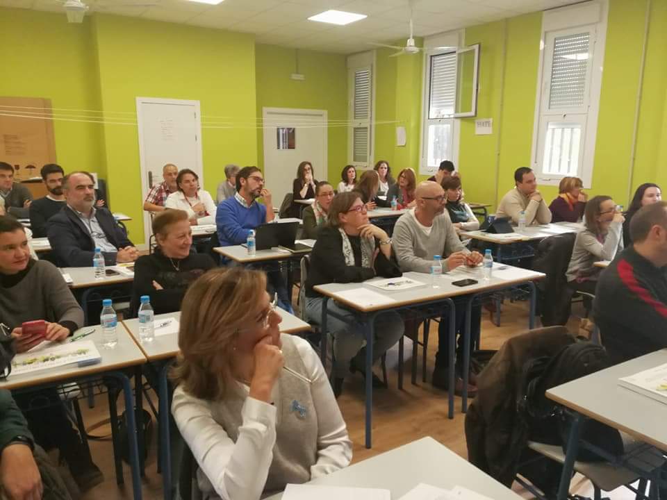 damibuenvaron's tweet photo. Muchos retos para una escuela q quiera ser significativa han quedado en nuestra pizarra. I jornadas de arquitectura directiva en @VedrunaNervion https://t.co/7HdcDQZ35L