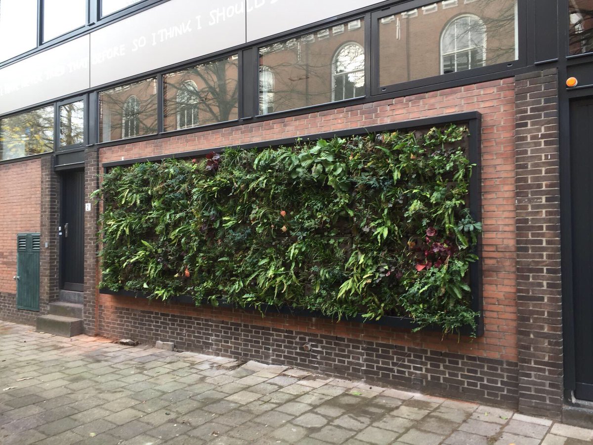 ARomph's tweet image. Rotterdam tekende vandaag het convenant Groene Stad. Sempergreen realiseert in de Annastraat een duurzame Sempergreenwall.