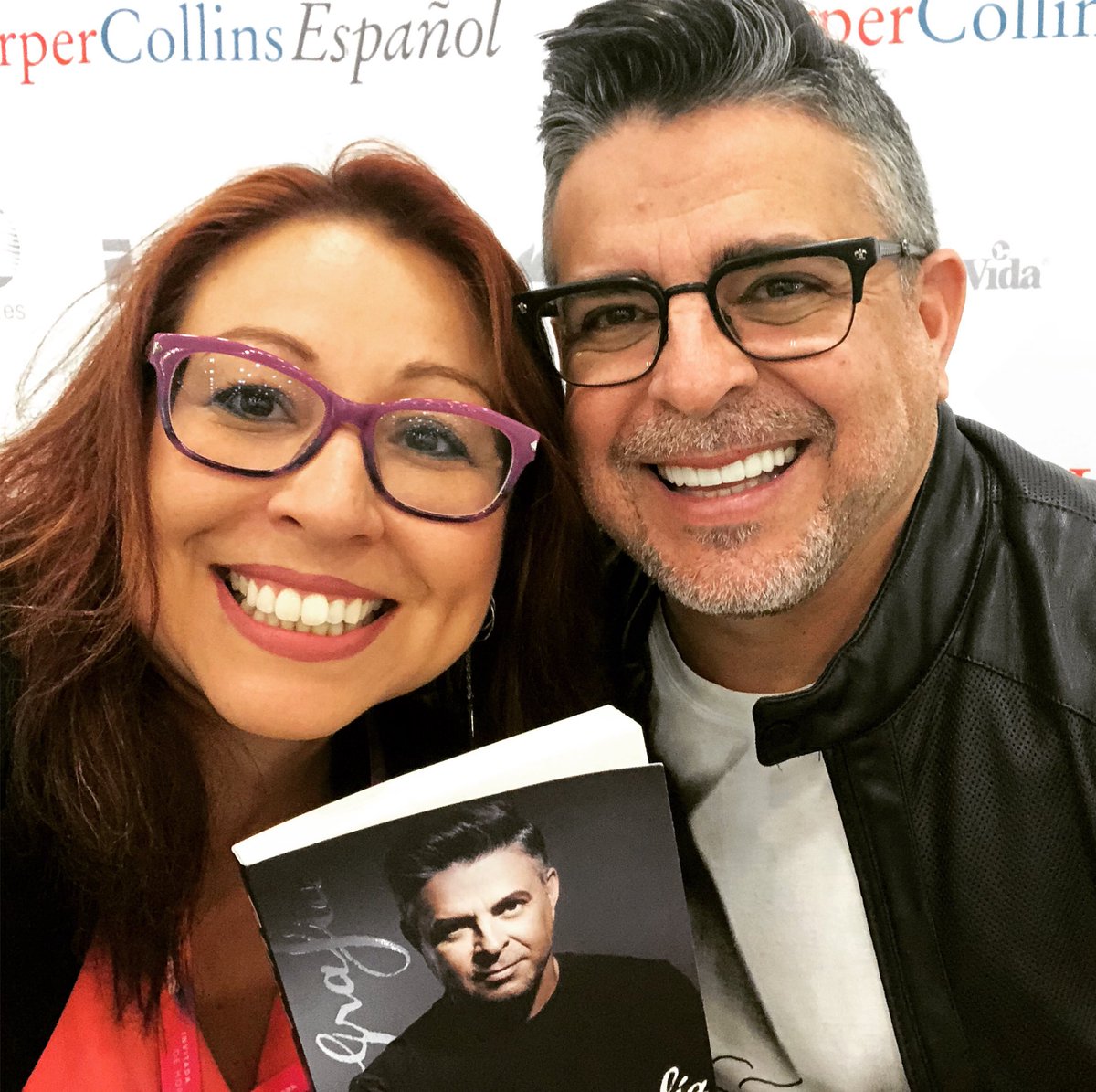draverotika's tweet image. Los esperamos hoy en el Facebook Live del #WBus en la @FILGuadalajara Hoy nos acompaña el salsero Luis Enrique. El enlace es a las 6 pm por el FB de W Radio.