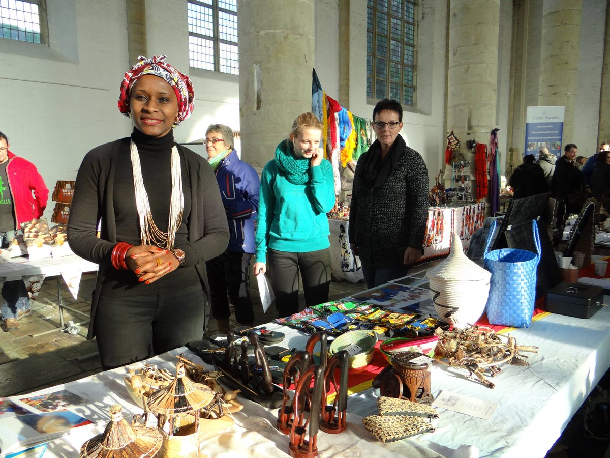 GoesAzie's tweet photo. Kerstmarkt Goes dit jaar met extra editie van Markt van Hoop  in Grote Kerk vr8dec 16.00-22.00, za9dec 11.00-17.00 https://t.co/CrjApaA8bU https://t.co/PyYQ30oUmg