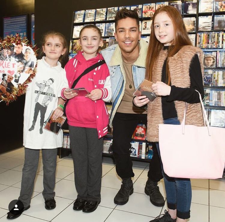 teddyupdatez's tweet photo. Matt at his Bromley CD signing yesterday https://t.co/k4mZ8mLCZg