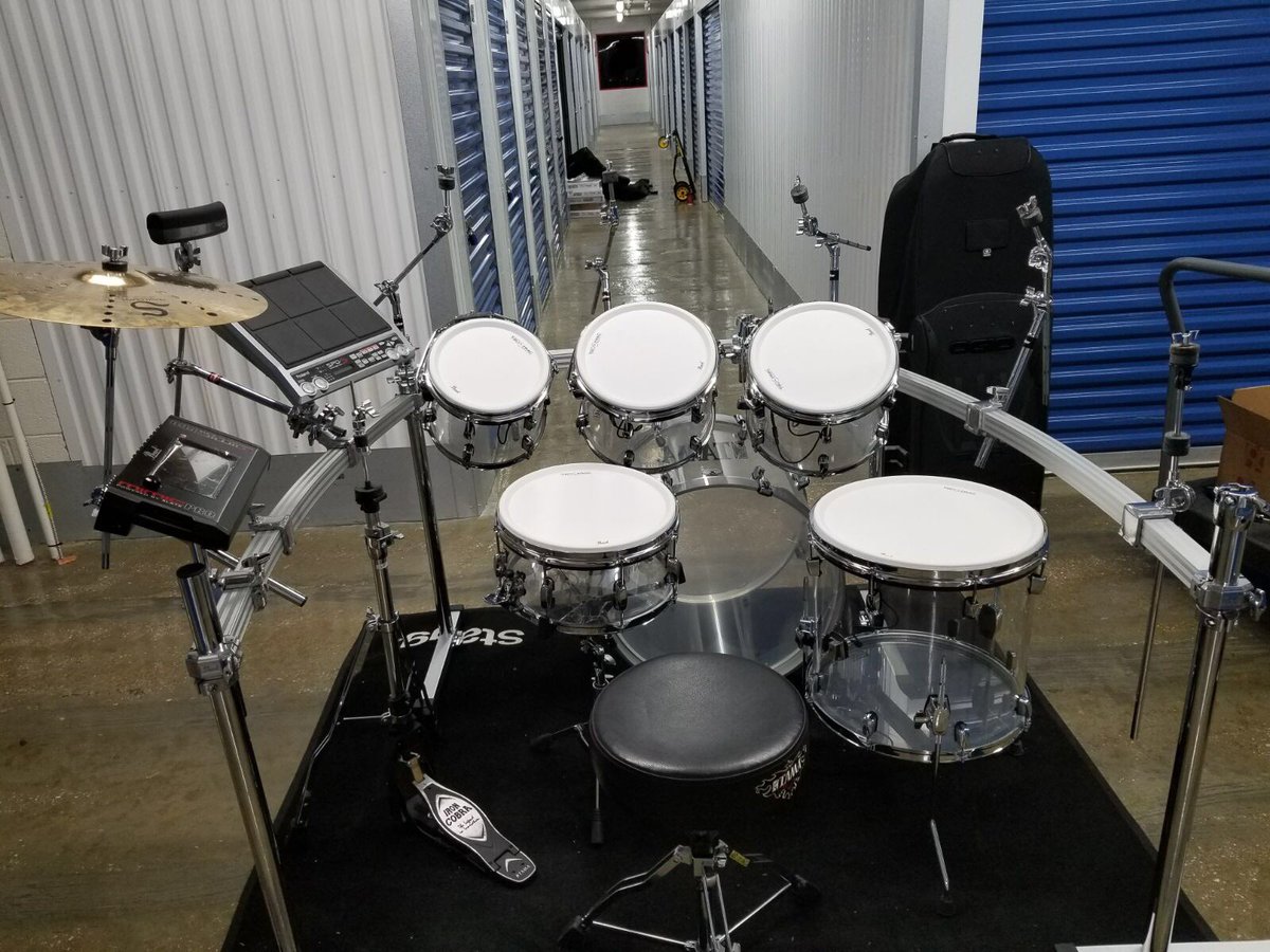 BChoperDrums's tweet photo. New Drum set ! Can't wait for @BrianChoper to bless it with rhythm #JazzPassion #drummerlife #GivingTuesday2017 #MMMNetwork #Mulberrymusic https://t.co/AKYjeOdC0Q