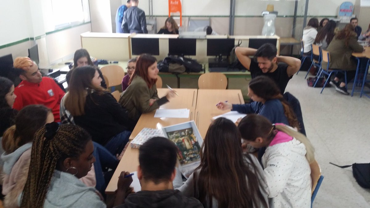 anta_bb13's tweet photo. Taller de rotulación👌
#FPYoAporto
#FpCreacomercio
#FPMalaga @FP_taco @AlejandroRosaM2 @ElenitaSantanaa @Anagaldeano12 @Anaburf25 @clauuupascual @emejotaaaaaa @silviagmez24 @celesst00 @cm_cairo @Hodalachkar1 @josekcastillo26 @maariaafj @mehditheking23 @ https://t.co/LUN9Bkp6h4